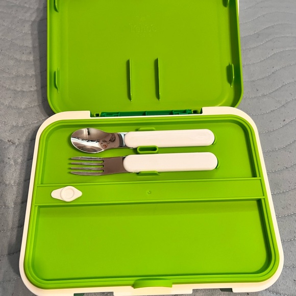 Leak proof childrens lunch box brand new,still in box - Picture 3 of 5